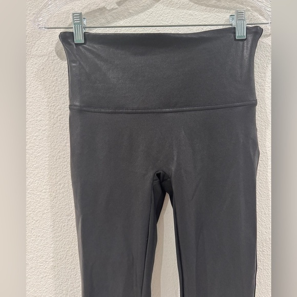 Spanx Faux Leather Black Leggings Size Large - Picture 3 of 14